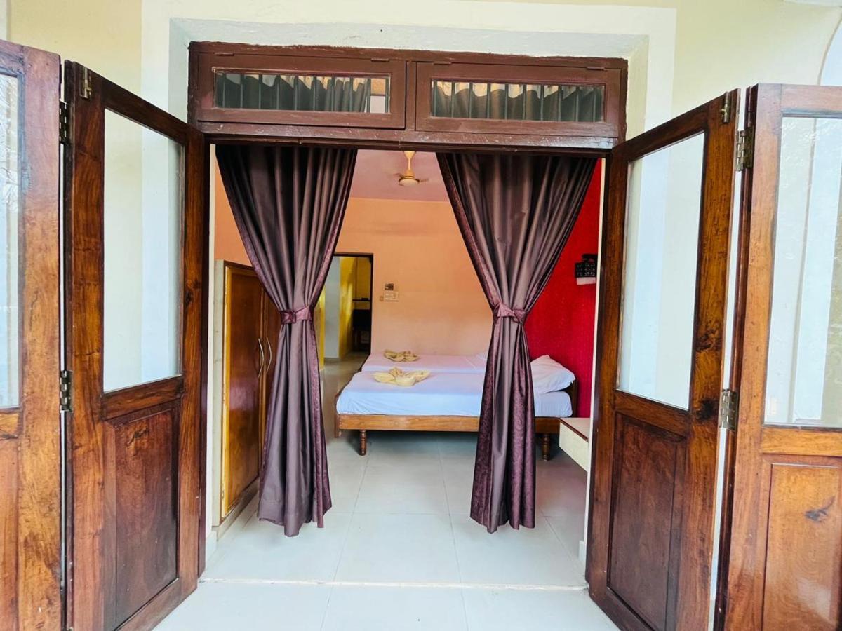 Naga Cottages Morjim Exterior photo